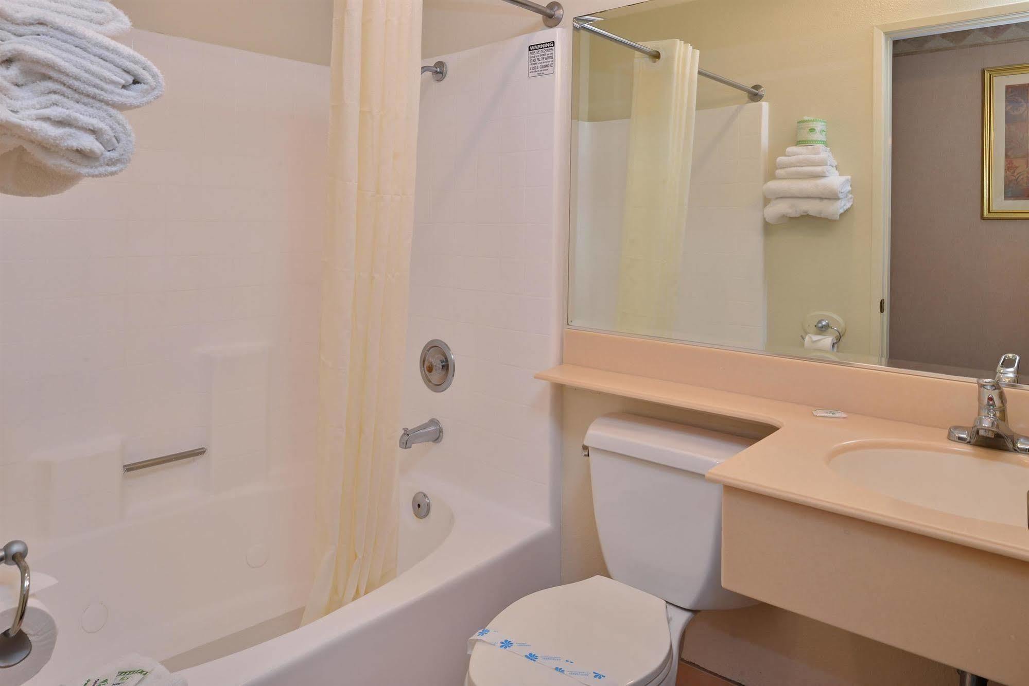 Americas Value Hotel 2*